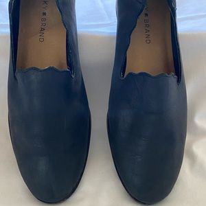 Lucky Brand scallop black leather loafer